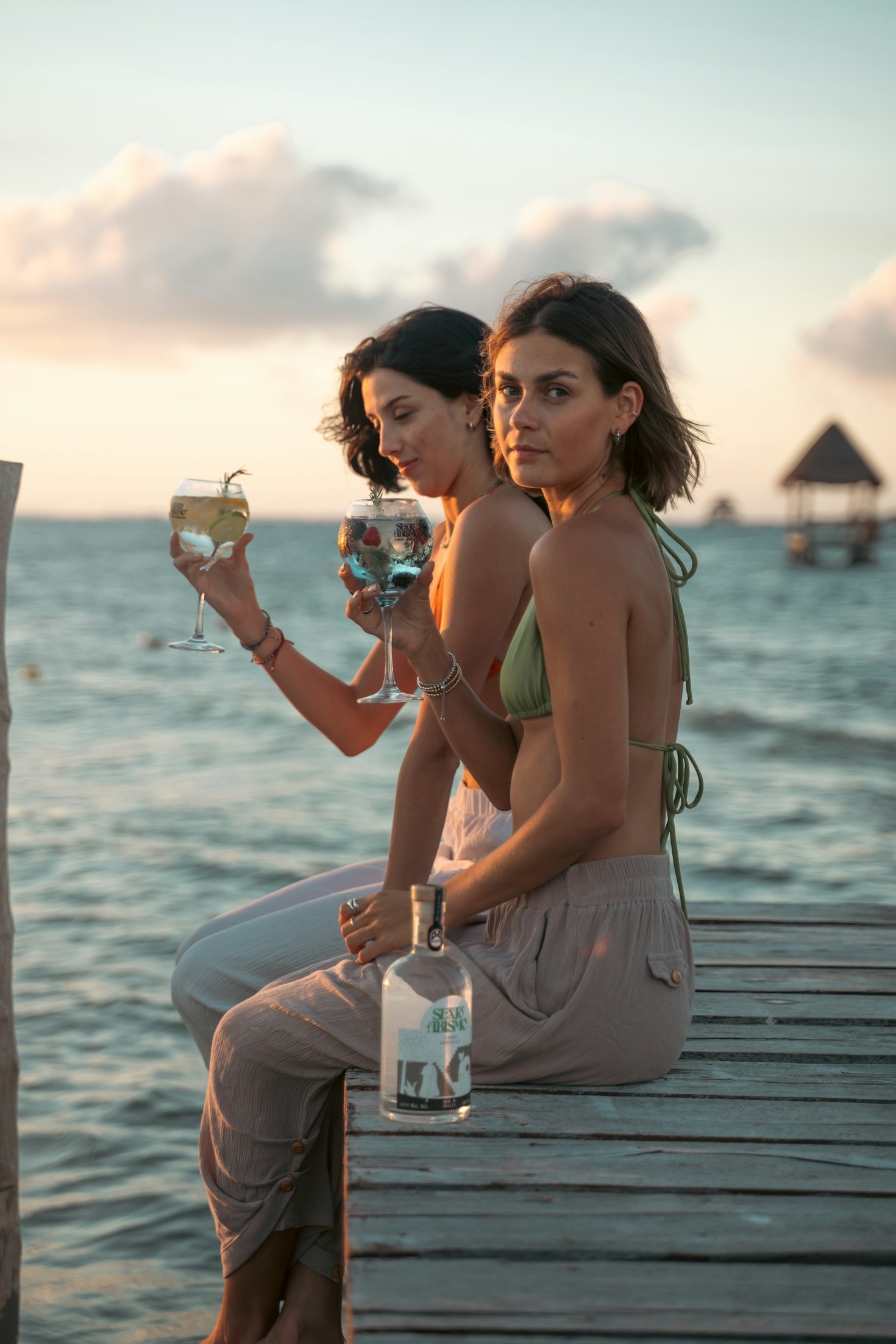 The Ultimate Guide to Pairing Gin Cocktails with Fresh Oysters